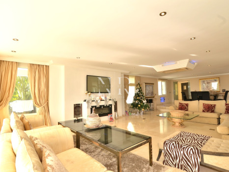 Villa en Elviria con preciosas vistas al mar en venta