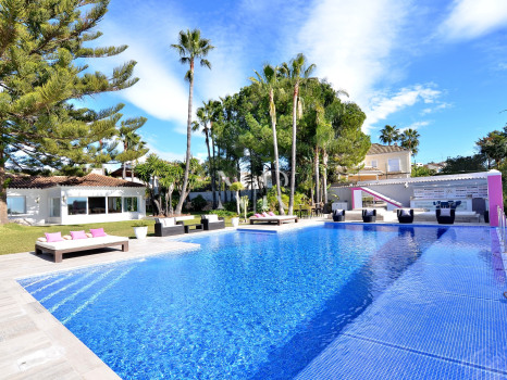 Villa en Elviria con preciosas vistas al mar en venta