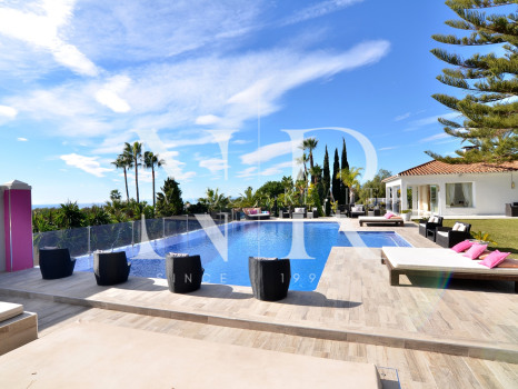 Villa in Elviria with beautiful sea views for sale