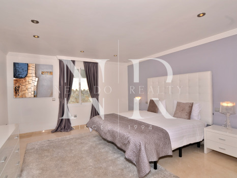 Villa in Elviria with beautiful sea views for sale