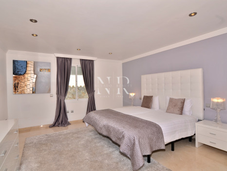 Villa en Elviria con preciosas vistas al mar en venta