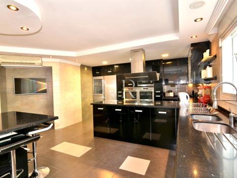 Villa en Elviria con preciosas vistas al mar en venta