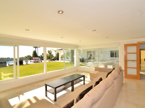 Villa en Elviria con preciosas vistas al mar en venta