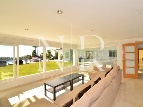 Villa in Elviria with beautiful sea views for sale