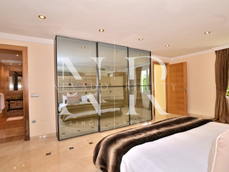 Villa in Elviria with beautiful sea views for sale