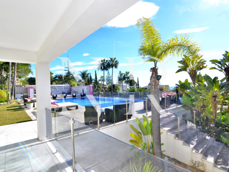 Villa in Elviria with beautiful sea views for sale