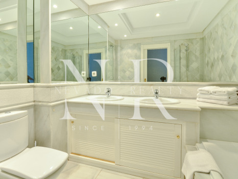 Appartement à Marina Mariola, en première ligne de plage sur la Golden Mile, à vendre
