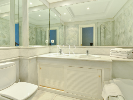 Appartement à Marina Mariola, en première ligne de plage sur la Golden Mile, à vendre