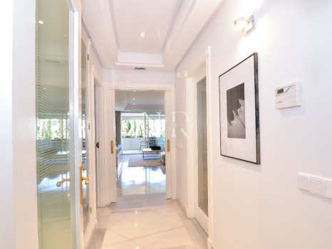 Appartement à Marina Mariola, en première ligne de plage sur la Golden Mile, à vendre