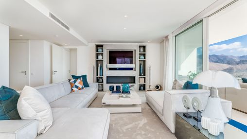 Marbella Hillside: apartamento de lujo contemporáneo con vistas panorámicas