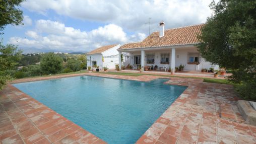 Villa avec grand terrain à El Rosario Marbella