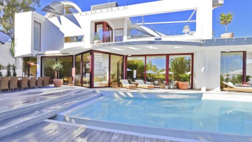 Contemporary villa with panoramic views. Prices from €7,500