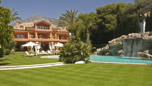 Exclusive Beachfront Villa Marbella Golden Mile. Price from €55,000 per week