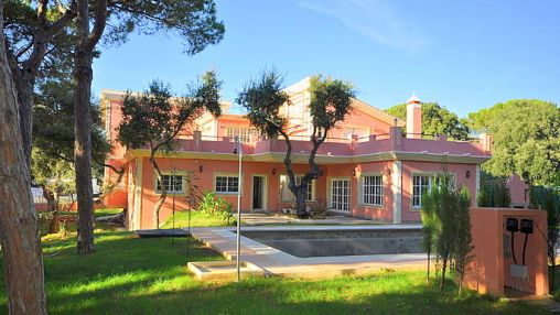Propriété à l'Hacienda Las Chapas, élégante villa neuve dans un lieu prestigieux