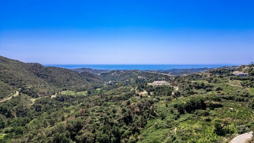 Monte Mayor: Prime Residential Plot with Spectacular Views