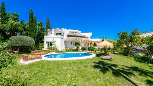 Los Flamingos Golf: Villa excepcionalmente elegante y con estilo, con estructura tradicional y precio excepcional.