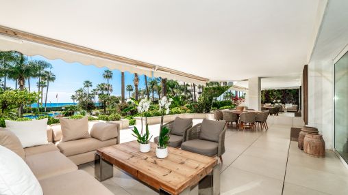 Luxuriöse Wohnung in erster Strandlinie in der exklusivsten Wohnanlage von Puerto Banus