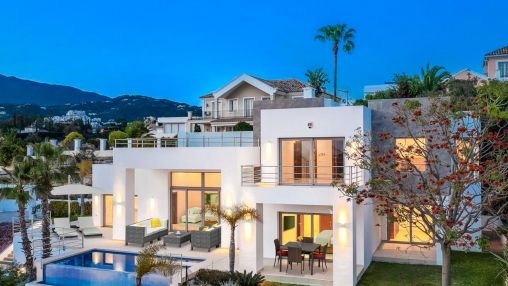 Puerto del Capitan: Moderne Villa mit herrlichem Meerblick