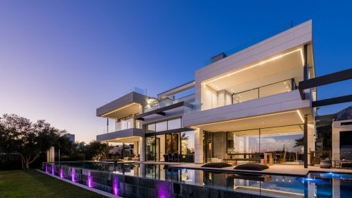 Top Luxury Contemporary Villa with Stunning Views in Lomas del Virrey