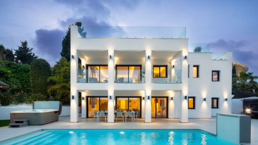 Prime Investment Villa a Few Steps Away from Puerto Banús