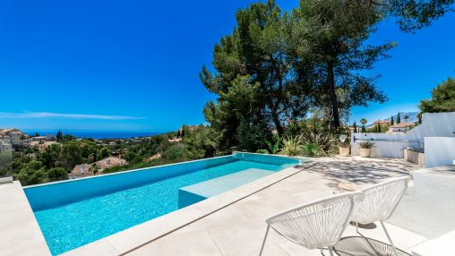 Elviria Villa with Stunning Panoramic Sea Views