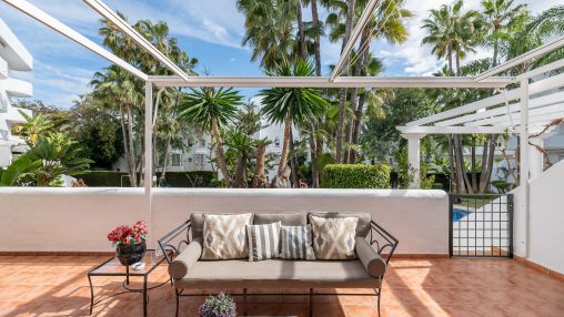 Amazing apartment with spacious, sunny terrace in Marbella Real