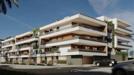 San Pedro de Alcantara: Stunning 3-Bedroom Residence in the City Center with Private Pool Terrace.
