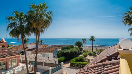 Puerto Banús: Exclusive Beachfront Villa with Sea Views and Private Pool