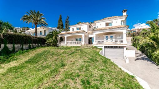 Nueva Andalucia Hermosa Villa para gran oportunidad de inversión junto a Puerto Banus