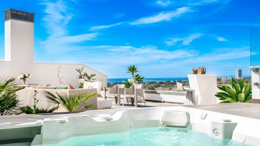 Villa de lujo con piscina privada, jacuzzi en la azotea y vistas espectaculares. Precio desde €5,250