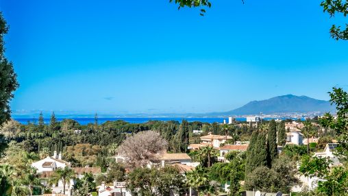 Modern villa in Elviria with stunning panoramic sea views