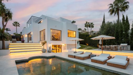 Stunning Andalusian villa In Nueva Andalucia set in prime location