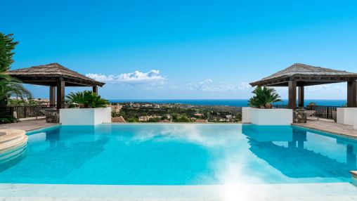 Zeitgenössische Villa mit Panoramablick in Los Flamingos Golf