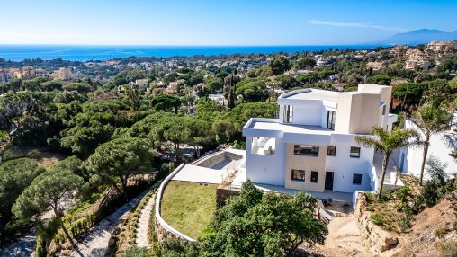 Elviria: Luxurious contemporary villa with panoramic views