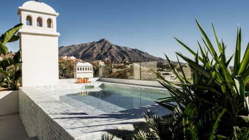 La Cerquilla: Elegantes Duplex-Penthouse mit spektakulärem Bergblick