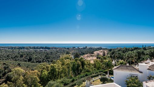 Rio Real: Mediterranean villa with open sea views