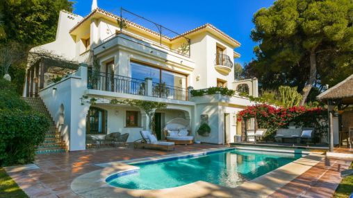 Rio Real: Mediterranean villa with open sea views