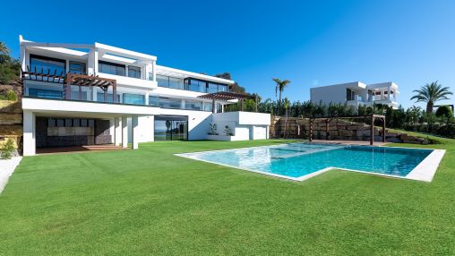 Marbella Club Golf Resort: Moderne Villa mit Panoramablick