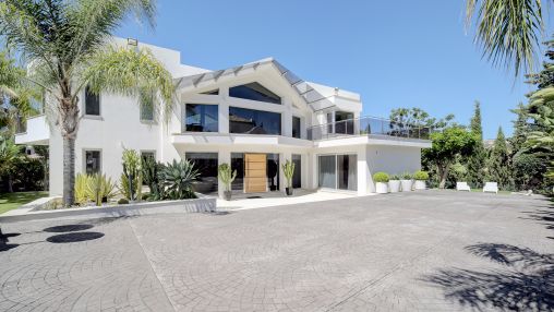 Moderne Villa in Los Naranjos Golf in einer bewachten Wohnanlage