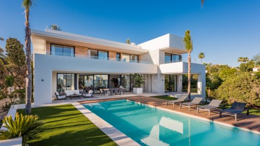 Unica Villa moderna en una urbanización de primera en Marbella