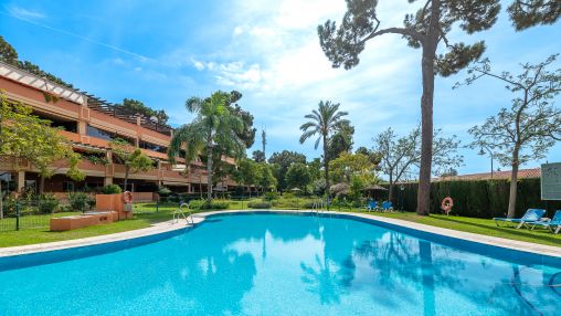 Elviria: Penthouse surrounded by green area