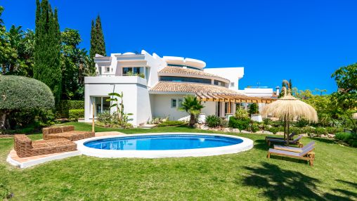 Los Flamingos Golf: Luxury villa with pristine garden: unparalleled privacy & tranquility