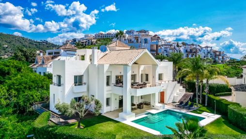 Los Arqueros: Frontline golf modern villa with panoramic sea and golf views