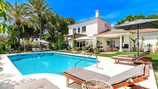 Stunning Villa in Marbella's Exclusive Beachside Urbanization