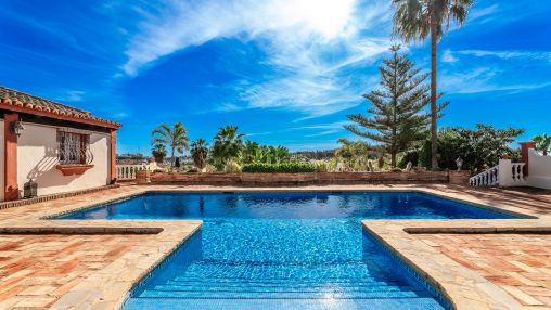 El Paraiso Alto: Charming south-facing villa with spectacular golf views