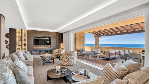 Beachfront Luxurious Penthouse in Rio Real Playa, Marbella East