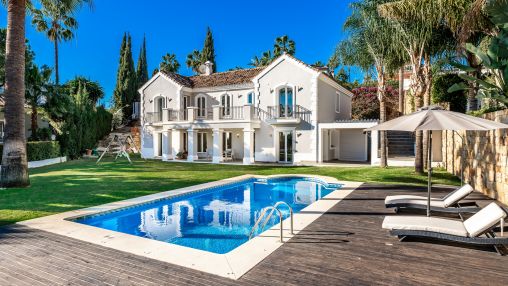 Nueva Andalucia: Magnificent villa with breath-taking views!