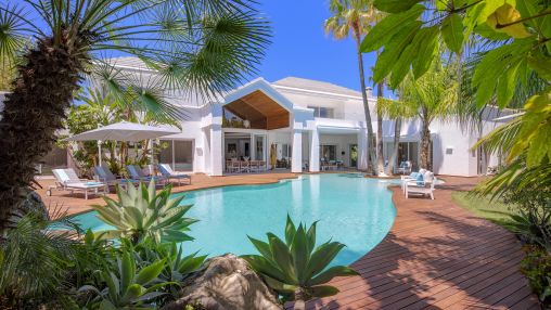 Moderna villa de diseño estilo Miami en Guadalmina Baja