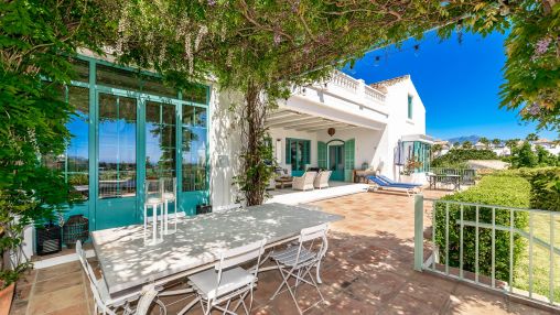 El Paraiso Alto: Impresionante villa mediterránea cerca del golf con vistas increíbles