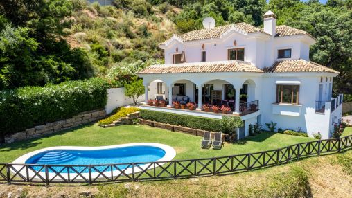 Monte Mayor: Villa auf großem Grundstück mit Meerblick